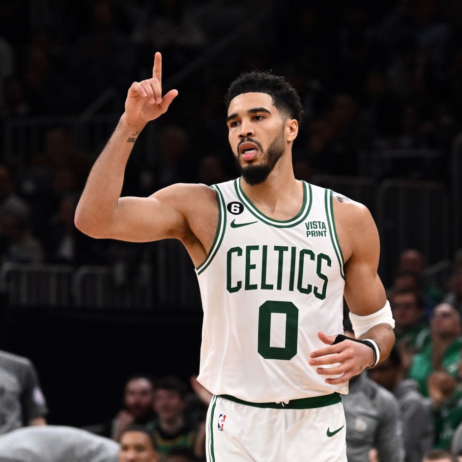 重要助攻首场状态出色，加拿大队观众沸腾！，塔图姆重返赛场引发球迷热议