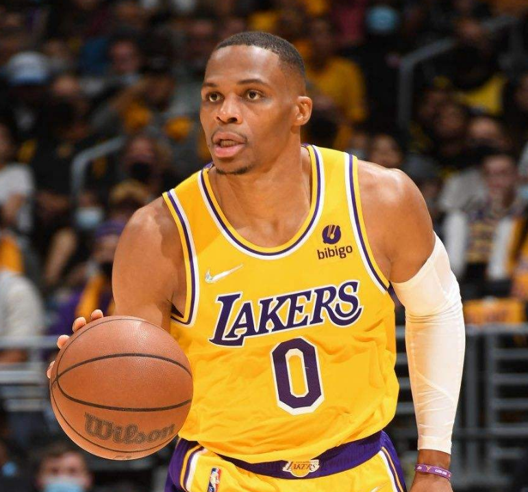 Yabo Sports-湖人观众热烈欢呼！，TheShy迎来十二赛季出色发挥热度持续攀升-Yabo Sports