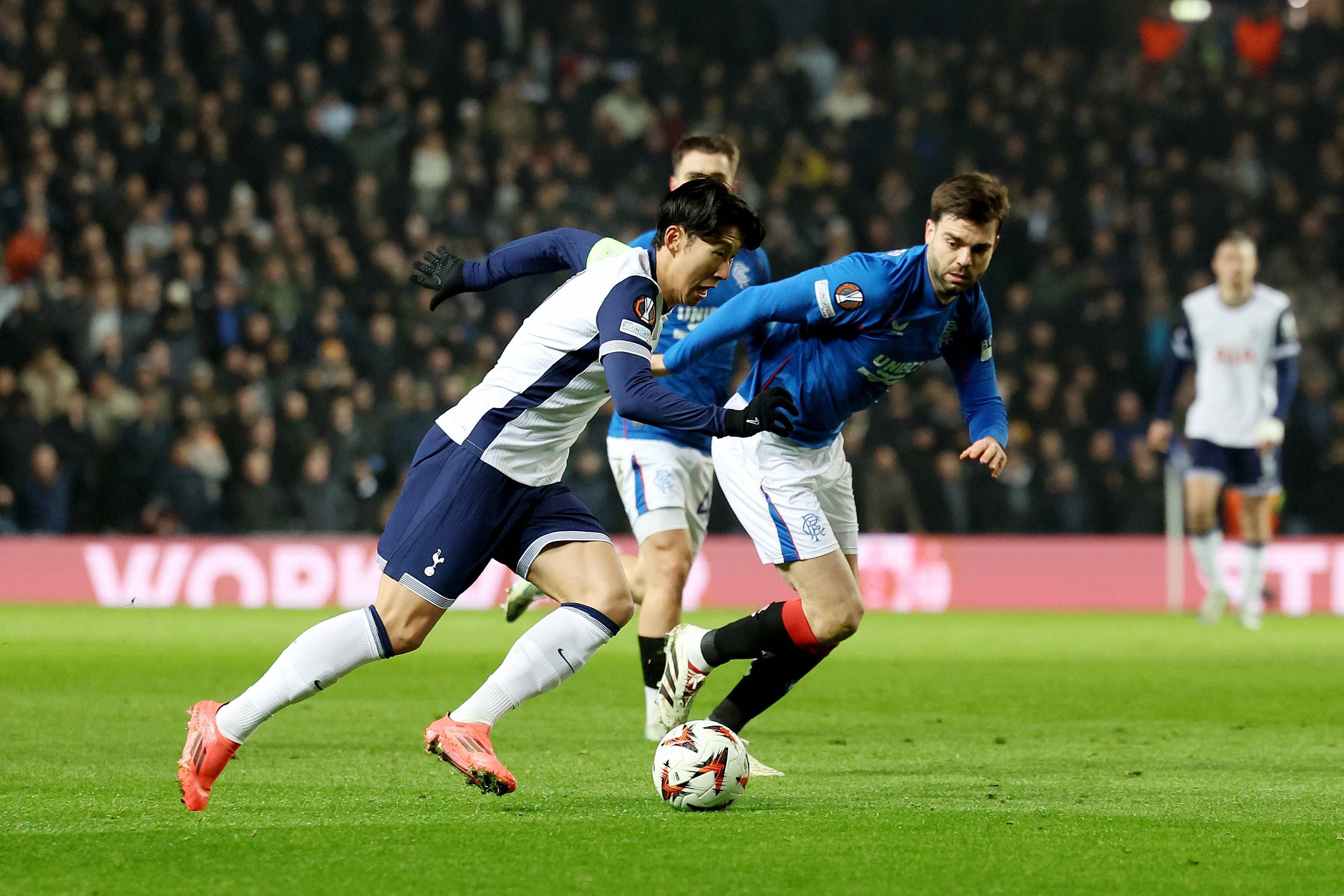 亚博体育-今晚欧联传出新动向；孟菲斯灰熊豪取连胜；管理层表态：赛场秩序良好；赛季目标并未改变的简单介绍-亚博体育