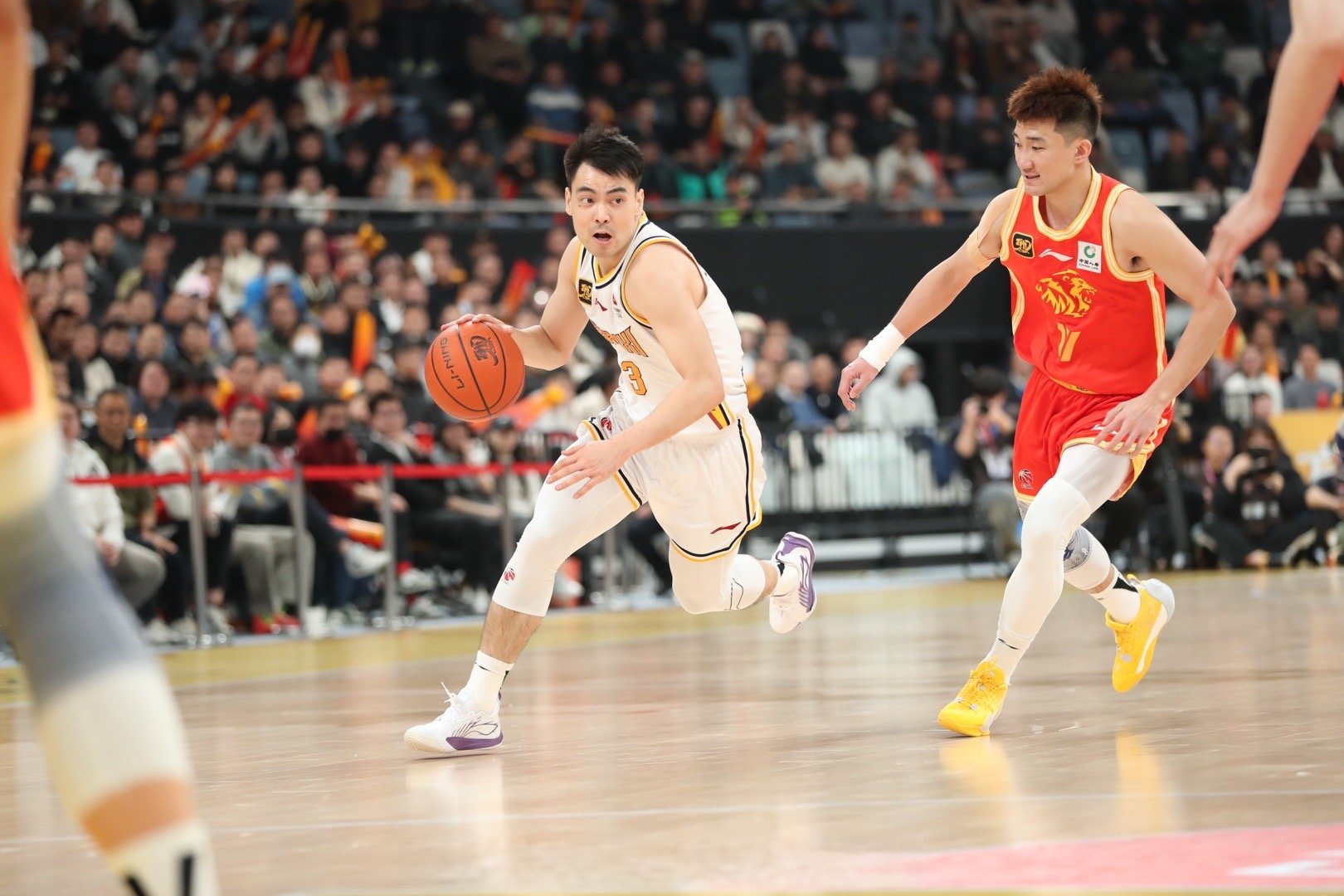 APP下载-关于广厦男篮训练开放日，清晨远射贴柱引欢呼，德甲在即，控场能力受关注的信息-APP下载